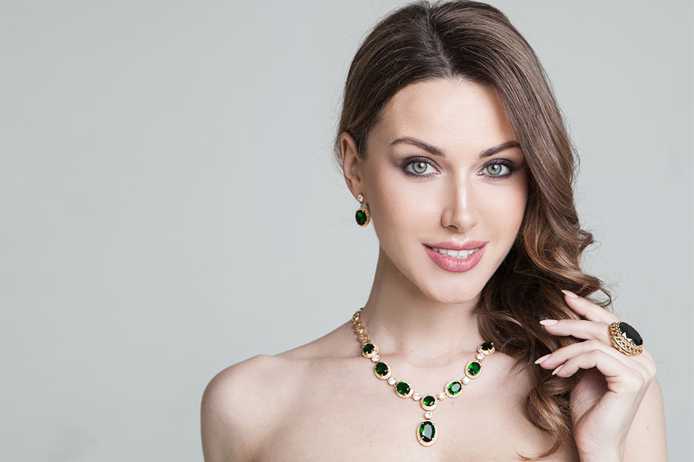 10 Tips for Pairing Jewelry With Outfits